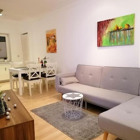 Schoene Wohnung, Zwei Schlafzimmer, Zentrumsnah, Erdgeschoss In جرايفسفالد المظهر الخارجي الصورة