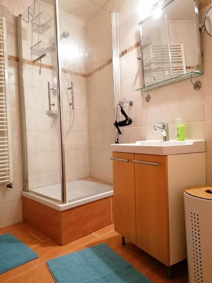 Schoene Wohnung, Zwei Schlafzimmer, Zentrumsnah, Erdgeschoss In جرايفسفالد المظهر الخارجي الصورة