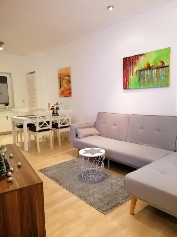 Schoene Wohnung, Zwei Schlafzimmer, Zentrumsnah, Erdgeschoss In جرايفسفالد المظهر الخارجي الصورة