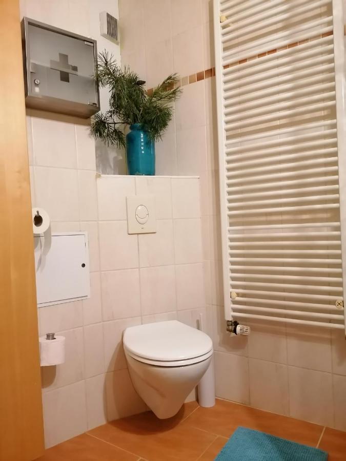 Schoene Wohnung, Zwei Schlafzimmer, Zentrumsnah, Erdgeschoss In جرايفسفالد المظهر الخارجي الصورة