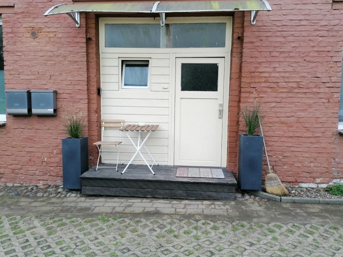Schoene Wohnung, Zwei Schlafzimmer, Zentrumsnah, Erdgeschoss In جرايفسفالد المظهر الخارجي الصورة